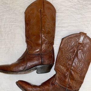 WARM BROWN COWBOY BOOTS